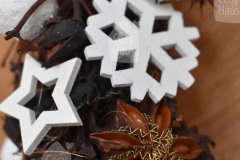 Snowball-Wreath-Detail-2